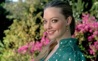 Amanda Seyfried HD Wallpaper Full Desktop Background