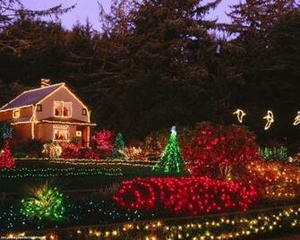 Home Sweet Christmas Cottage Wallpaper Quoteko