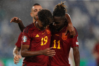 Lamine Yamal Pasa A La Historia De Roja Wallpaper