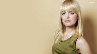 Mena Suvari Wallpaper High Resolution And Quality