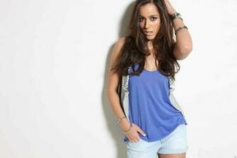 Chloe Bennet HD Wallpaper For Desktop