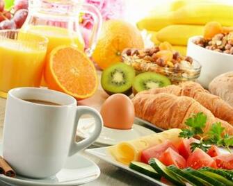 Wallpaper Breakfast Coffee Croissants Kiwis Oranges Food