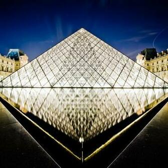 The Louvre Wallpaper