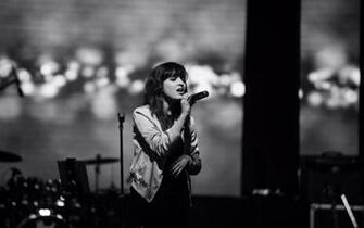 Shirley Setia Live Singing Cute HD Wallpaper In