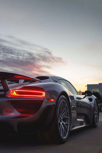 Elegance On Wheels Porsche Spyder Wallpaper