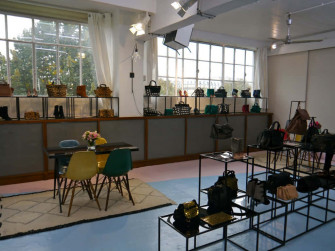 En J R Medreyfuss Studio Translates To Me Dreyfuss Wallpaper