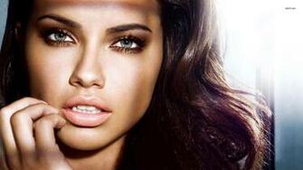 Lima Wallpaper Superb Adriana More