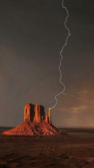 Wallpaper iPhone Lightflash Full HD