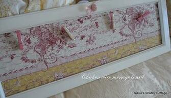 Message Board Wallpaper Chicken Wire And Painted Clothespins