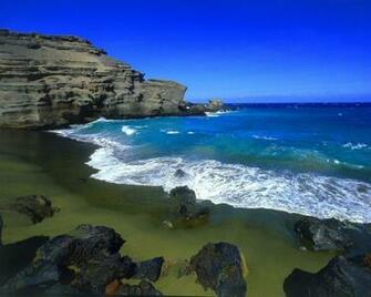 Hawaii Green Beach X Close