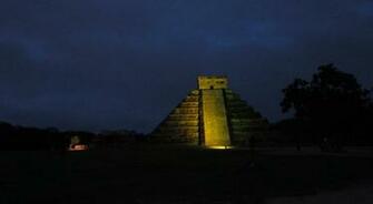 Pyramid Full HD Wallpaper