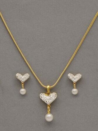 Women Necklace And Pendent Set Wallpaper