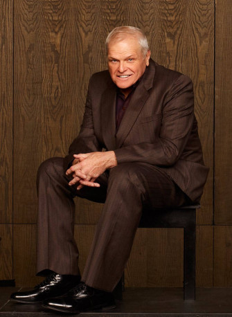 Brian Dennehy Brown Aesthetic Suit Wooden Wallpaper