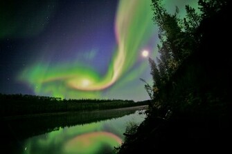 Alaskan Northern Lights Wallpaper Pin It