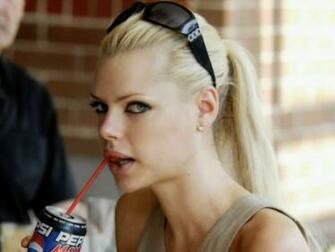 Sophie Monk Wallpaper Desktop