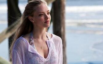 Amanda Seyfried Mamma Mia Beach HD Wallpaper Background Image