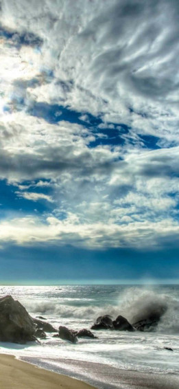 Capture The Golden Sunsets Of Malibu On Your iPhone Xs Wallpaper