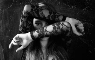 Wallpaper Women Black And