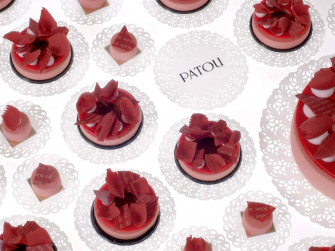 Dessert Photography With Patou Logo Wallpaper