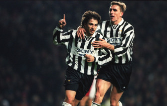 Wallpaper Retro Classic Juventus Celebrating A Goal Italian