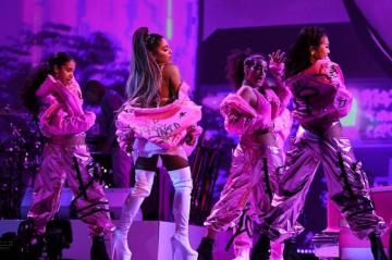 Ariana Grande S First Sweetener Concert Costume Changes Wild