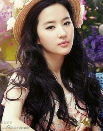 Crystal Liu Yi Fei HD Wallpaper