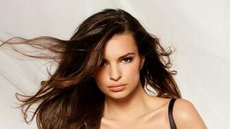 Emily Ratajkowski HD Wallpaper