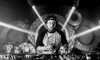 Deorro And Elvis Crespo Strike Gold With Bailar Thissongslaps