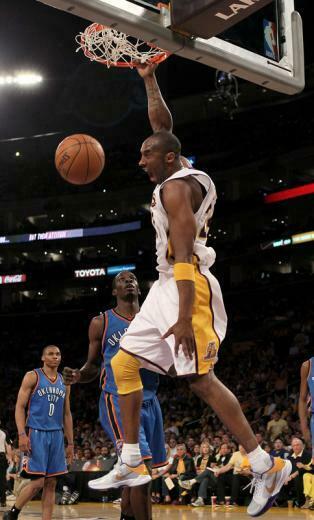 Super Basketball Players Kobe Bryant Dunks