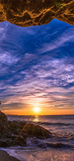 iPhone X Malibu Background Within A Cave Wallpaper