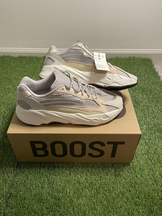Size Adidas Yeezy Boost V2 Cream Dead Stock