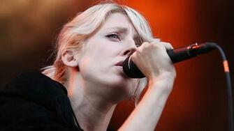 Wallpaper Veronica Maggio Blonde Microphone