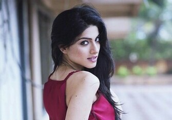 Sapna Pabbi New Wallpaper