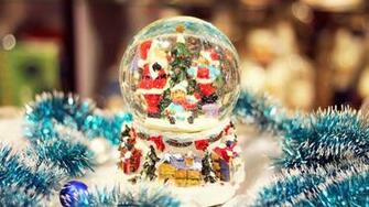 Christmas Snow Globe Wallpaper