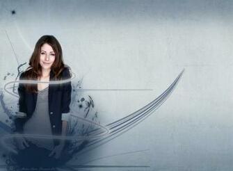 Amanda Crew Smile Wallpaper