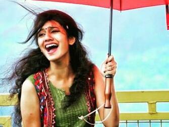 Priya Prakash Varrier Hq Wallpaper