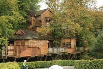 Amazing Tree House Wallpaper