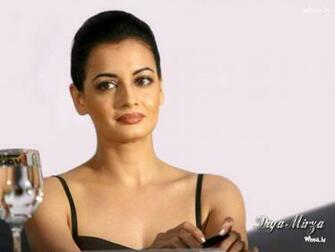 Beautiful Diya Mirza Close Up Face Wallpaper