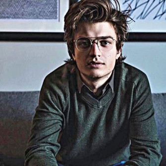 Joe Keery Icon Wallpaper