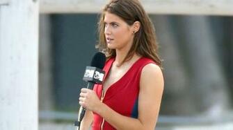 Baywatch Alexandra Daddario Wallpaper