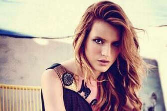 Bella Thorne Hollywood Actress Wallpaper