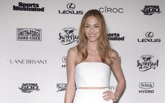 Kelley At The Sports Illustrated Swimsuit Event Wallpaper