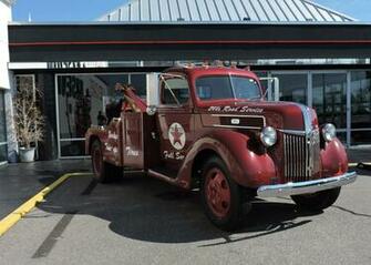 Antique Tow Truck By Artlune