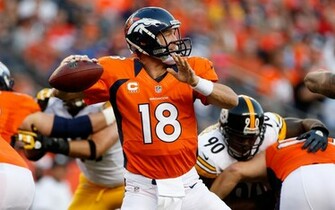 Peyton Manning Lanzando Wallpaper