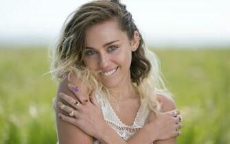 Wallpaper 4k Miley Cyrus Hollywood Smile