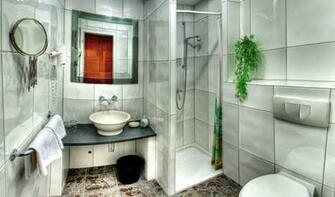 Tub Tile Shower Toilet Sink Mirror HDr Stock Photos Image