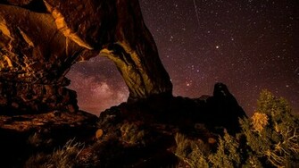 Window Arch In Arches National Park Utah Bing Wallpaper Gallery