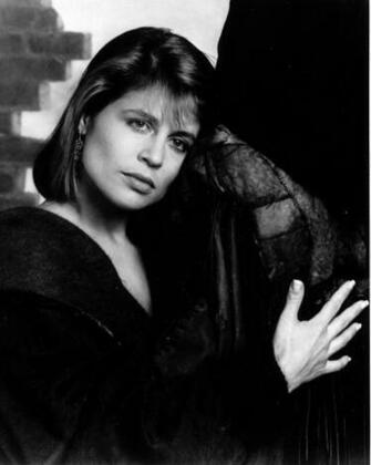 Linda Hamilton Wallpaper Just Good Vibe
