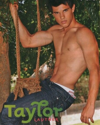 Taylor Lautner Sexy And Shirtless Wet