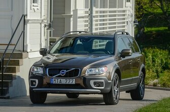 Volvo Xc70 Front Three Quarters Photo